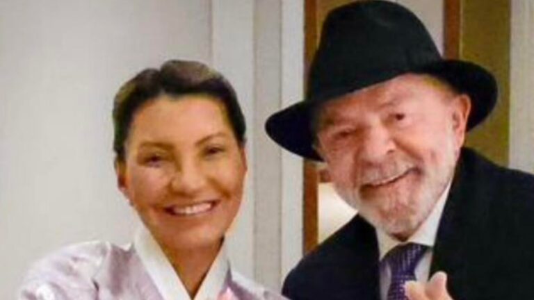 Errou? Roupa de Janja vira piada em evento: ‘Capa de botijão’