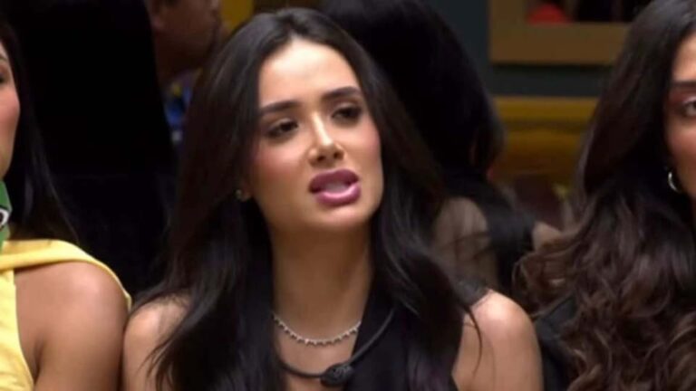 ‘BBB 26’: Web faz piada após Jordana pular na piscina sem a parte de cima do biquíni