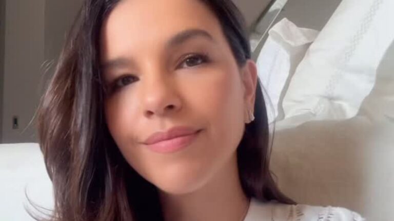 Mariana Rios surpreende ao mostrar foto raríssima do rostinho do filho