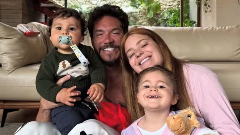 Eliezer e Viih Tube com os filhos, Ravi e Lua