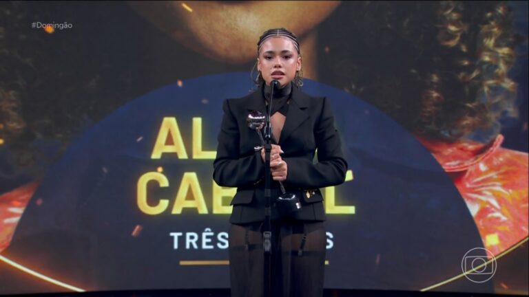 Alana Cabral surpreende com discurso após vencer o Melhores do Ano no Domingão: ‘Quero dizer agora…’