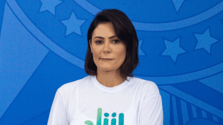 Michelle Bolsonaro é massacrada na web ao defender marido na igreja: ‘Tão repulsivo’