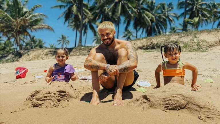 Indireta? Zé Felipe curte praia com os filhos na Bahia e posta legenda enigmática