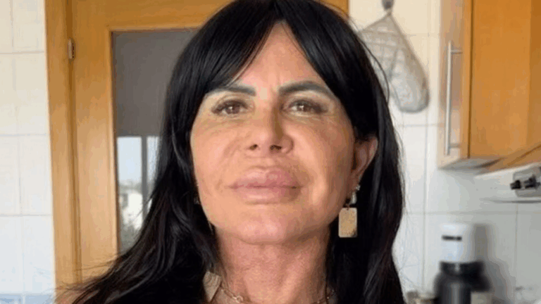 Gretchen choca ao expor detalhes de cirurgia íntima e web reage: ‘Faz e fala’
