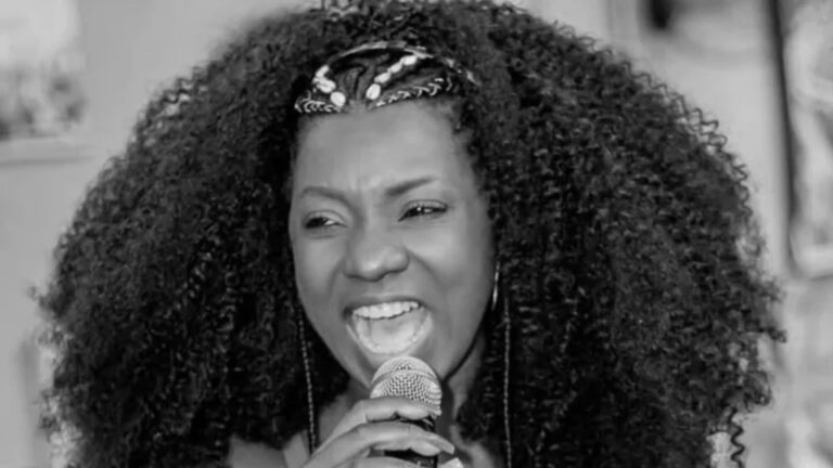 Saiba a real causa da morte da sambista Adriana Araújo, aos 49 anos
