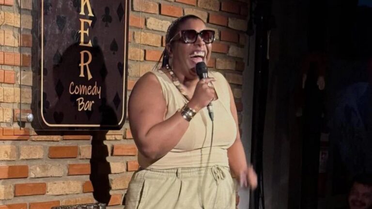 Comediante cega denuncia tentativa de beijo à força após show em São Paulo