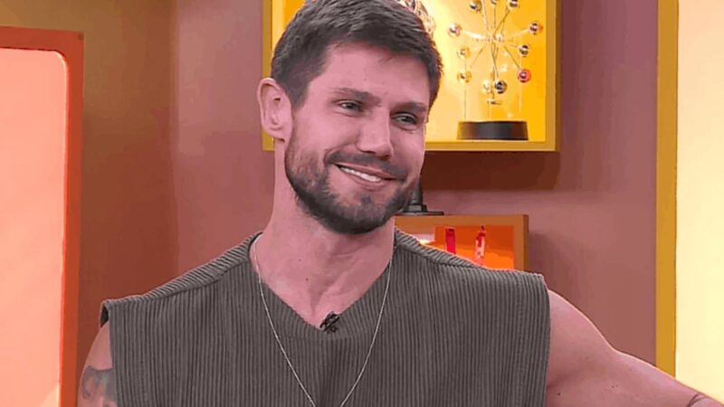 ‘BBB 26’: Após beijar 3 sisters, Jonas abre o jogo sobre vida amorosa fora da casa