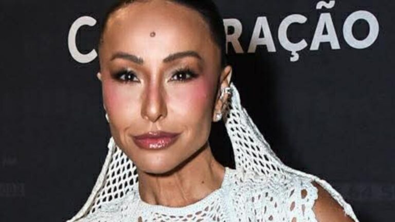 Vestido branco de Sabrina Sato em evento chama atenção: ‘Vai casar?’