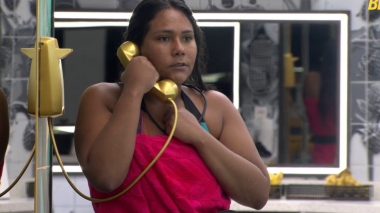 ‘BBB 26’: Escapou do Paredão? Chaiany atende o Big Fone, saiba qual foi a mensagem