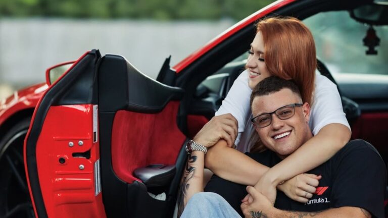 Sofia Liberato celebra aniversário do marido e ostenta Ferrari de R$ 2,5 milhões