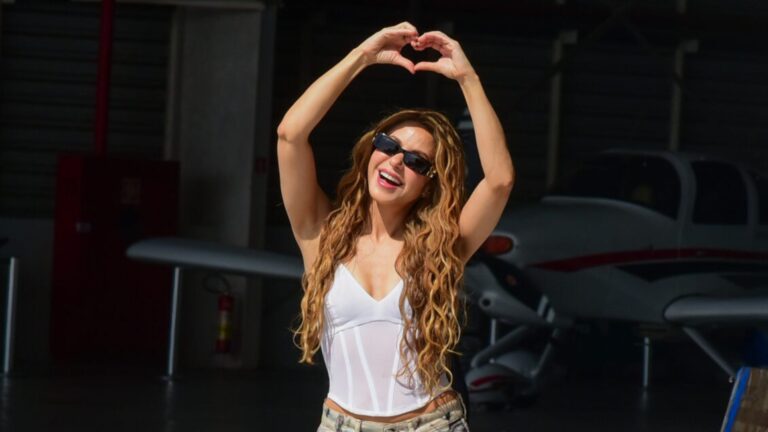 Shakira no Brasil: Cantora desembarca no Rio em jato milionário para show histórico em Copacabana