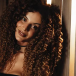 Atriz de ‘Três Graças’ expõe que foi expulsa de banheiro de shopping; veja real motivo