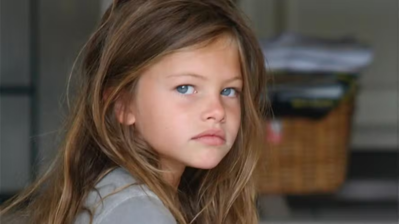 Jovem que foi considerada na infância ‘menina mais bonita do mundo’ celebra 25 anos; veja como ela está hoje