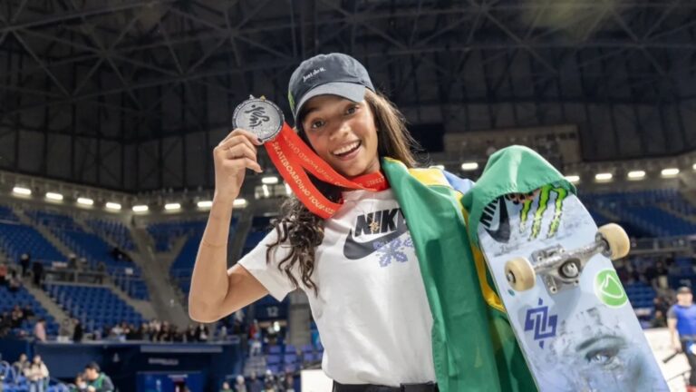 Rayssa Leal exalta namorada influenciadora após palestra