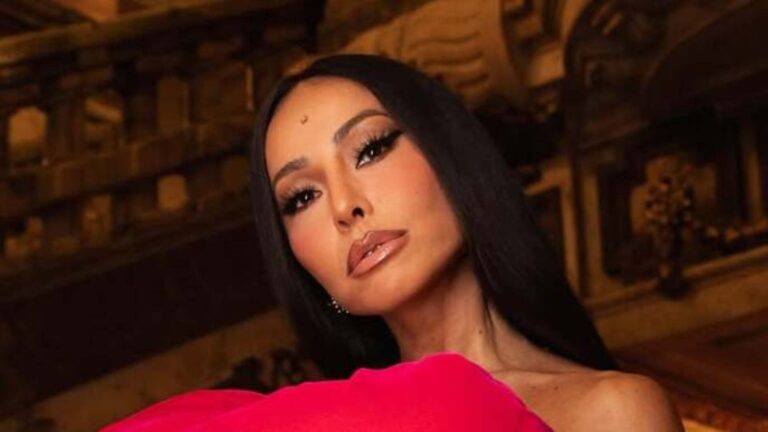 Com look surpreendente, Sabrina Sato vira piada em evento: ‘Vestida de balão’