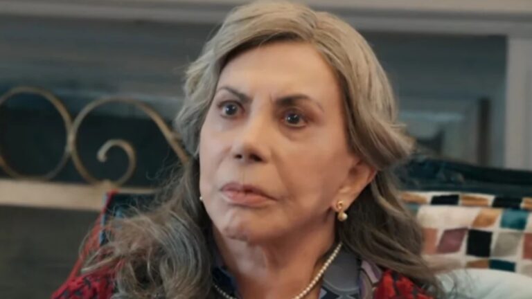 ‘Três Graças’: Josefa acha mão humana enterrada no jardim da mansão