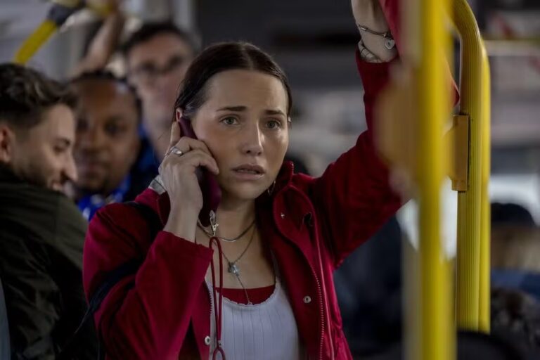 ‘Quem Ama Cuida’: Adriana se supera e consegue ser demitida 2 vezes em apenas 4 capítulos
