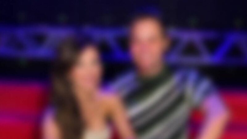 Cantor reata com a esposa 15 dias após separação e web se revolta: ‘Traiu pouco’