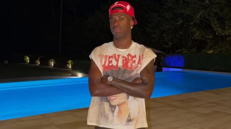 After do jogo da Seleção: Vini Jr. recebe mulheres em sua mansão