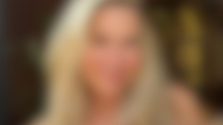 Ex-Paquita passou por crise financeira e recebeu ajuda de Xuxa; veja quem