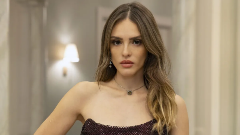 Isabelle Drummond de 'Coração Acelerado' se pronuncia sobre dívida