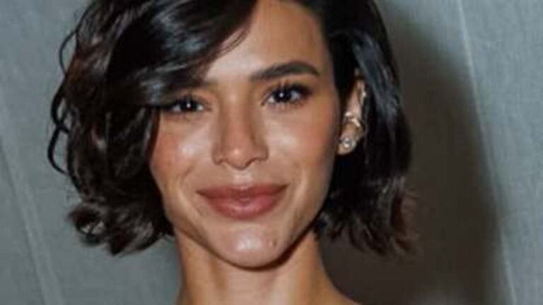 Passou vergonha? Bruna Marquezine causa alvoroço em evento e detalhe dá o que falar: ‘Apertado’