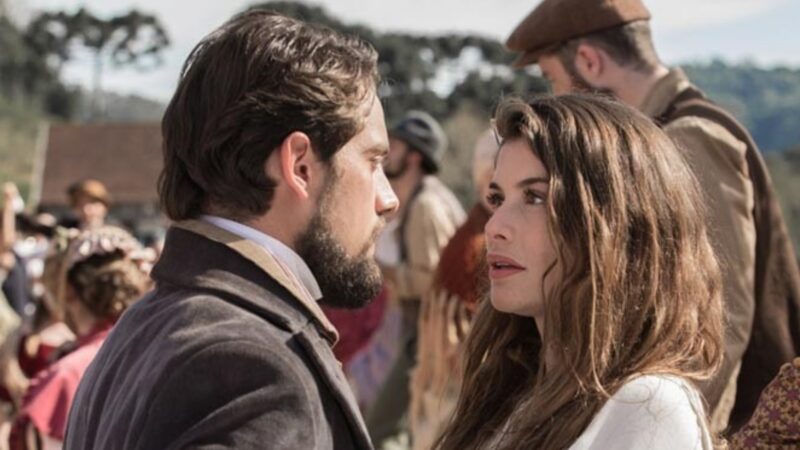 ‘Além do Tempo’: E agora? Lívia admite que está profundamente apaixonada por Felipe