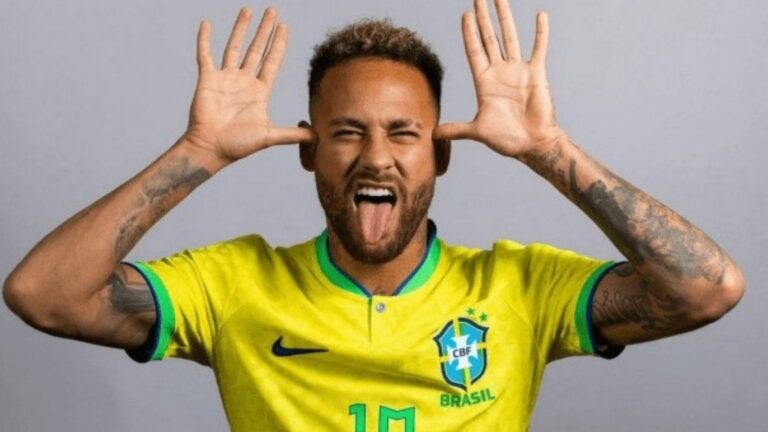 Ex-affair homenageia Neymar em ensaio ousado e dispara: ‘Bate um bolão’