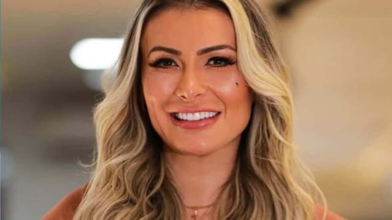Outra pessoa? Andressa Urach passa por 50ª cirurgia plástica e exibe novo rosto: ’23 anos novamente’