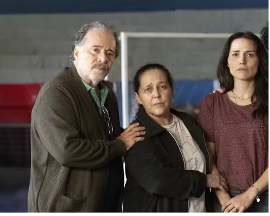 ‘Quem Ama Cuida’: Família de Adriana será escorraçada e vai para a rua