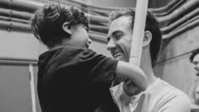Apresentador anuncia morte do filho de 14 anos; saiba a causa