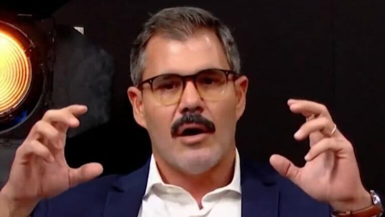 Juliano Cazarré é confrontado ao vivo e passa vergonha em programa