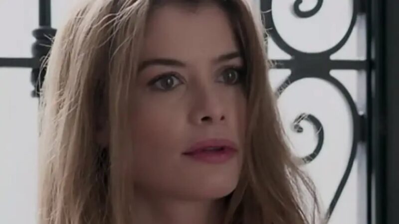 Lívia (Alinne Moraes) em 'Além do Tempo' - (Reprodução: Globo)
