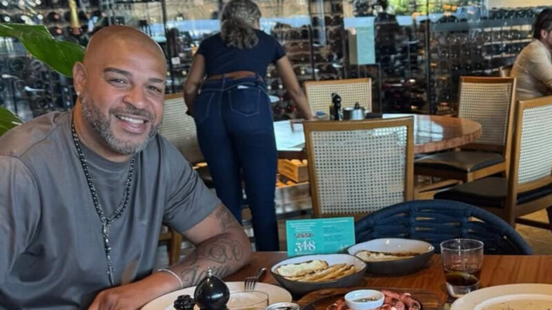 Por dentro do refúgio de Adriano Imperador na Ferradura: piscina infinita e vista para o mar