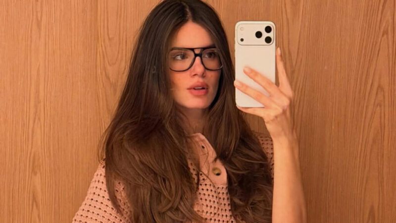 Camila Queiroz aposta em banheiro spa para relaxar após maratonas