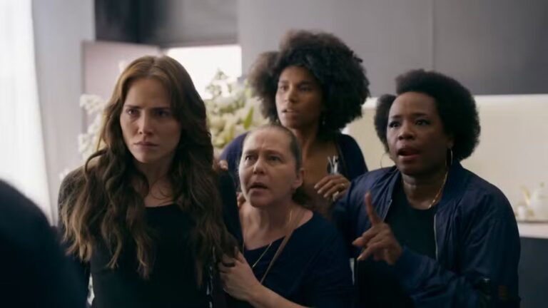 ‘Quem Ama Cuida’: Adriana é escorraçada do enterro de Arthur