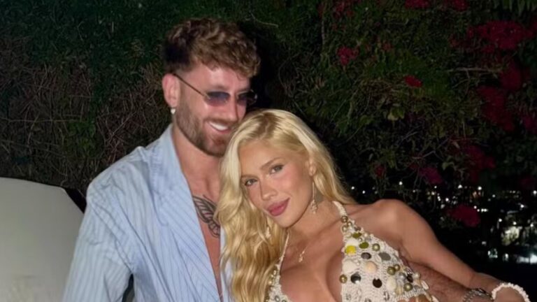 Voltaram? Detalhe em foto vaza e entrega Karoline Lima e Léo Pereira juntos na Copa do Mundo