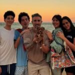 Marcos Mion celebra 47 anos ao vivo com a presença dos três filhos e da esposa