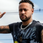 Neymar chega nos EUA para Copa do Mundo com relógios milionários