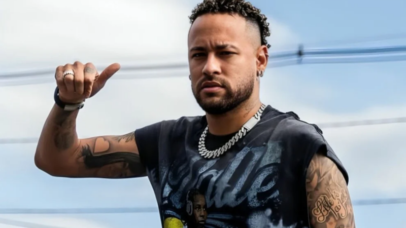 Neymar chega nos EUA para Copa do Mundo com relógios milionários