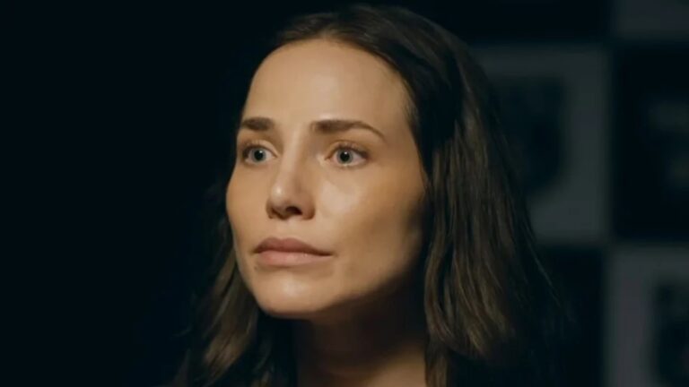 ‘Quem Ama Cuida’: Presa, Adriana confronta Pilar e afirma que provará sua inocência