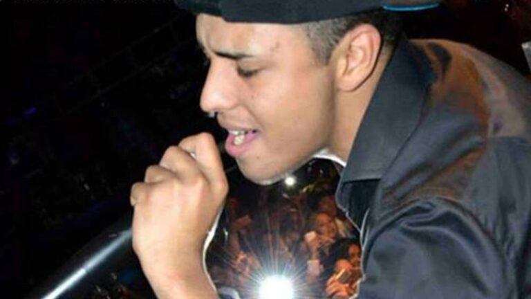 No auge da fama, promessa do funk morre ao tomar tiros enquanto cantava no palco