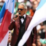 Como Andrea Bocelli ficou cego? Tenor perdeu a visão após acidente jogando futebol