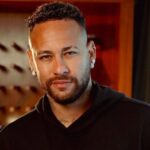 Neymar terá estreia na Copa com peça secreta caríssima revelando os bastidores de luxo dos campos