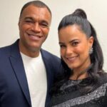 Espaço para taça da Copa? Denílson e Luciele Camargo exibem closet de muito luxo