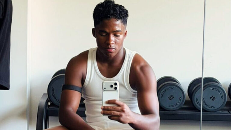 Endrick adota rotina rígida e chama atenção com foco inspirado em CR7