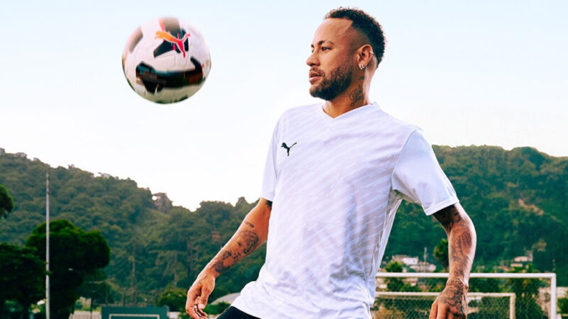 Não é só Neymar: veja ricaços que têm réplicas milionárias do Batmovel