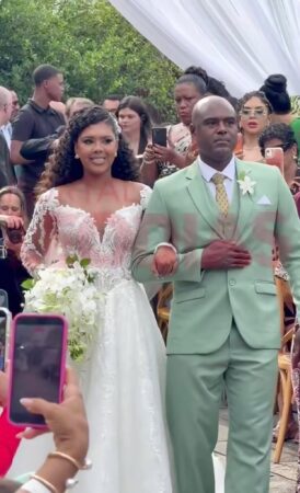 Thay Pereira rouba a cena com vestido de noiva em casamento 