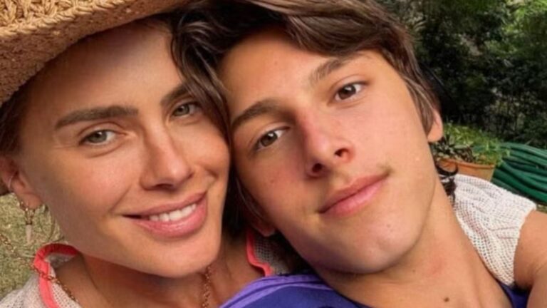  Filho de Carolina Dieckmmann choca com revelação sobre a mãe longe das câmeras: ‘Não consigo’