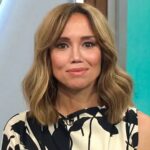 Apresentadora anuncia diagnóstico de câncer de mama ao vivo e revela afastamento da TV